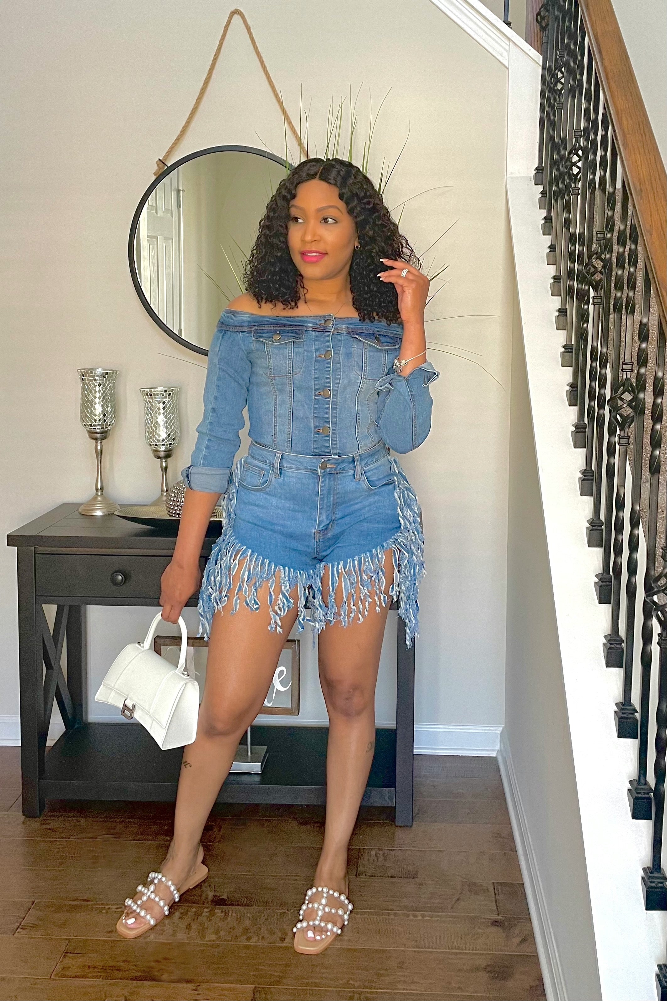 Shredded- fringe denim shorts